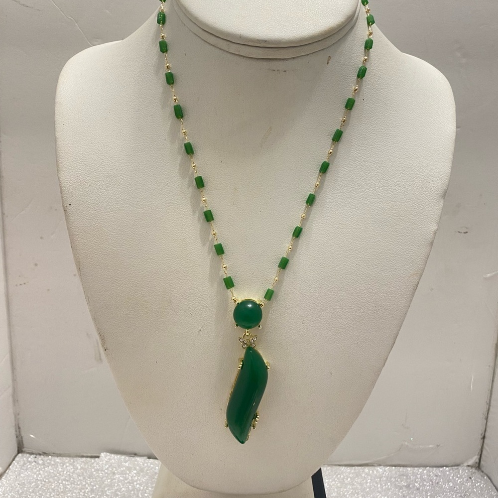 Elegant Green and Gold Necklace